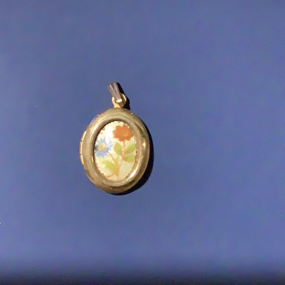 Vintage gold tone, enamel flower locket